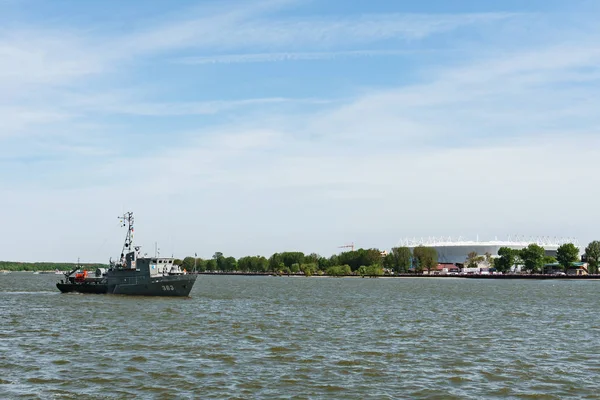 Rostov-on-Don / Russia - May 2018: river parade of warships in honor of the holiday near the city embankment on a clear warm day — Stock Photo, Image