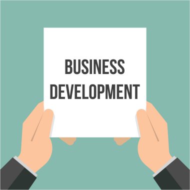 Kağıt iş geliştirme metnini gösteren adam