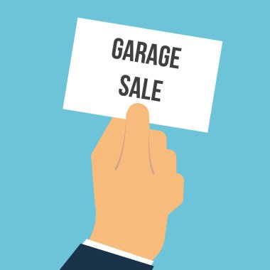 Kağıt garaj satışı metnini gösteren adam