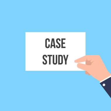 Kağıt vaka çalışması metnini gösteren adam