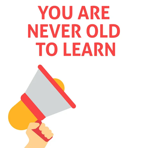 Te soha nem öreg a tanuláshoz bejelentését. Kezében a beszéd buborék megafon — Stock Vector