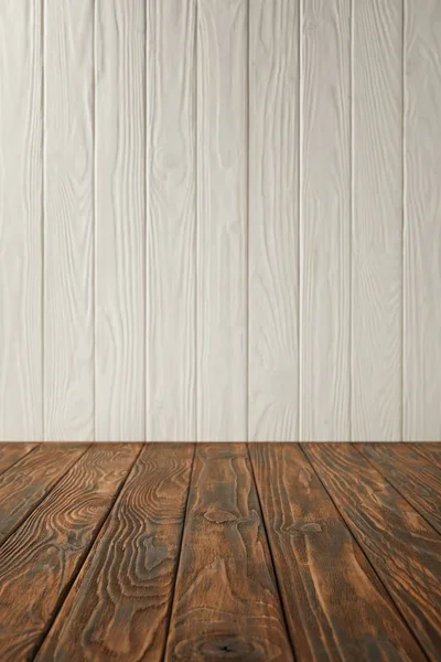 Dark Brown Striped Tabletop White Wooden Wall — Stock Photo, Image