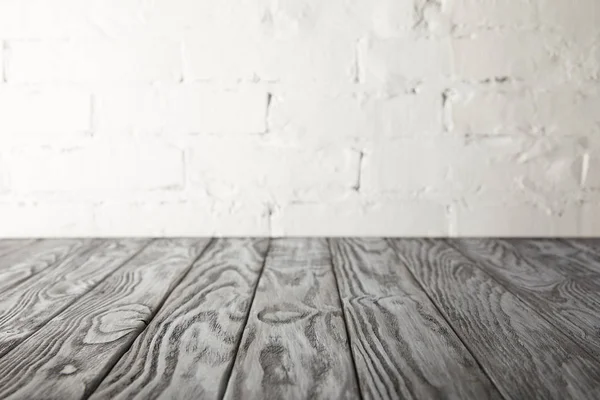 Grey Wooden Surface White Wall Bricks — Stock Photo, Image