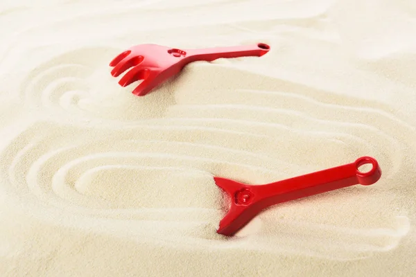 Toy Shovel Rakes Sandy Beach — Stock Photo, Image