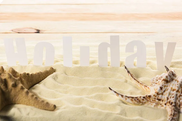 Seestern Mit Muschel Und Urlaubs Inschrift Sandstrand — kostenloses Stockfoto