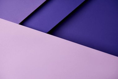 Kağıt sayfalarının mor tonları arka planda