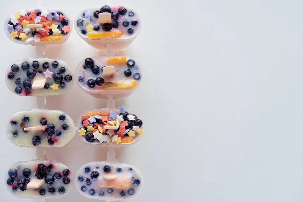 Vue Dessus Crème Glacée Maison Froide Avec Des Fruits Des — Photo gratuite