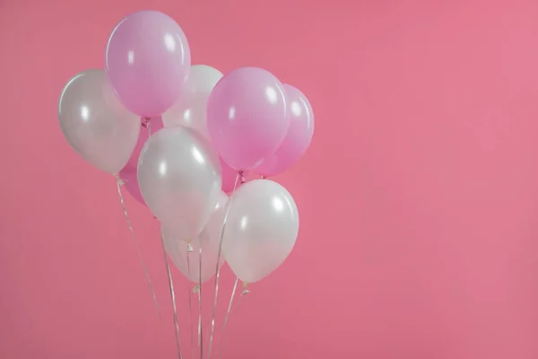 Decoração Festa Surpresa Com Balões Isolados Rosa — Fotografia de Stock