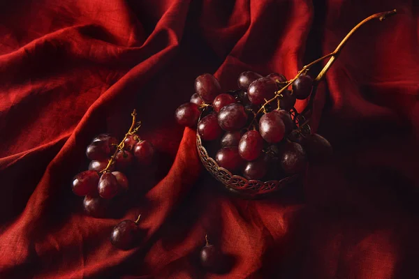 Close Shot Fresh Grapes Vintage Metal Bowl Red Drapery — Stock Photo, Image