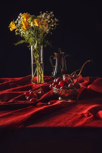 Still Life Grapes Metal Bowl Flowers Vase Turkish Teapot Red — Stock Photo, Image