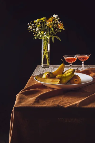 Plate Pears Glasses Wine Bouquet Table Black — Free Stock Photo
