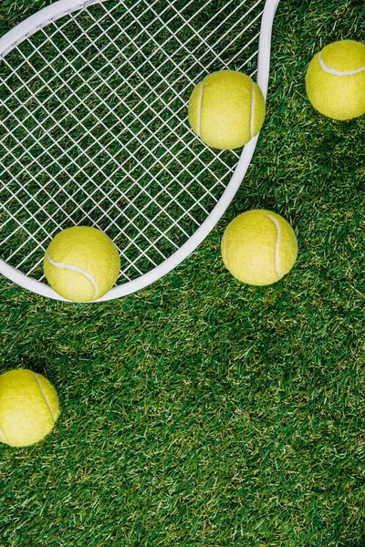 Ovanifrån Tennisutrustning Grönt Gräs — Stockfoto