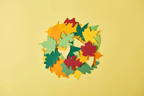 Flat Lay Colorful Papercrafted Foliage Arranged Circle Yellow Background — Stock Photo, Image