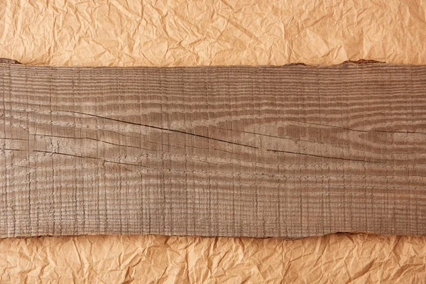 Top View Wooden Plank Crumpled Paper Backdrop — Stock Photo, Image