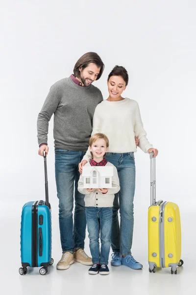 Niño Feliz Sosteniendo Casa Cartón Listo Para Mudarse Con Familia — Foto de Stock