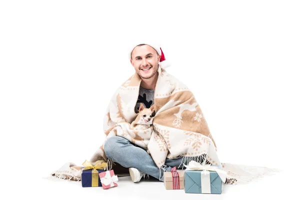 Hombre Feliz Sombrero Santa Claus Con Perro Chihuahua Regalos Navidad — Foto de stock gratis