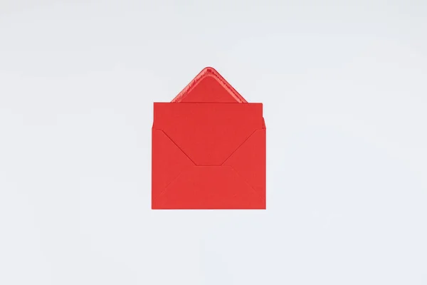 Vergrote Weergave Van Één Rode Letter Geïsoleerd Witte Achtergrond — Stockfoto