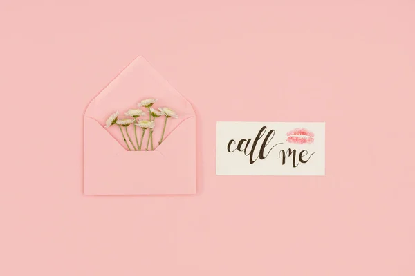 Top View Open Pink Envelope Small White Flowers Card Call — Stock Photo, Image