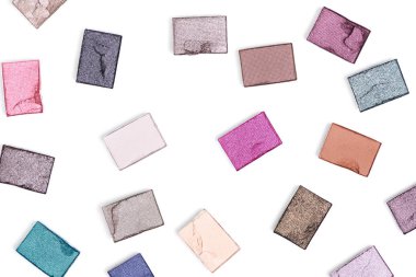 beyaz zemin üzerinde çeşitli kaptırdın düz lay ile düzenlenmiş