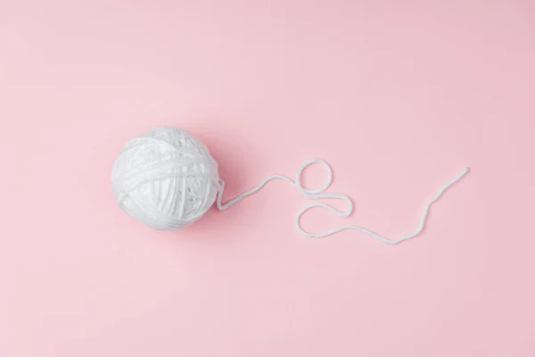 Top View White Yarn Ball Knitting Pink Backdrop — Stock Photo, Image
