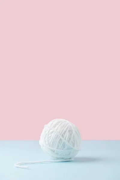 Close up view of white yarn ball on blue and pink background — Stock Image Close View White Yarn Ball Blue Pink Background Royalty Free Stock Images