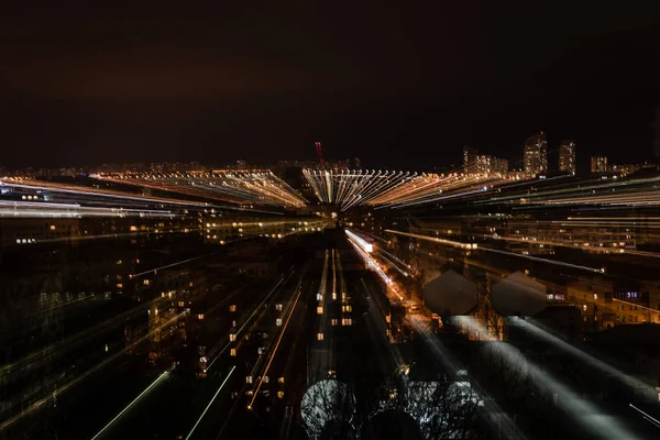 Natt Stadsbilden Med Suddiga Ljusa Belysning Från Windows — Stockfoto