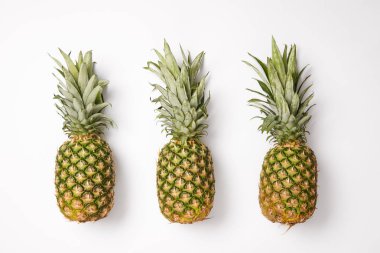 lezzetli egzotik ananas üstten görünüm beyaz arka plan üzerinde