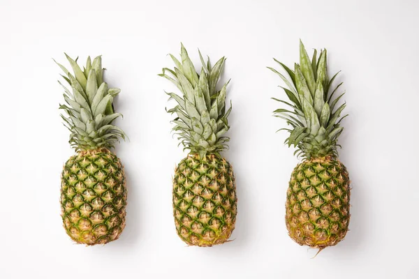 Lezzetli Egzotik Ananas Üstten Görünüm Beyaz Arka Plan Üzerinde — Stok fotoğraf