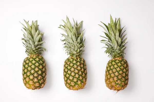 Vue Dessus Savoureux Ananas Exotiques Sur Fond Blanc — Photo