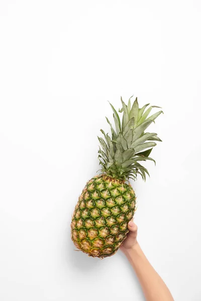 Vedere Decupată Femeii Care Deține Ananas Organic Mână Fundal Alb — Fotografie, imagine de stoc