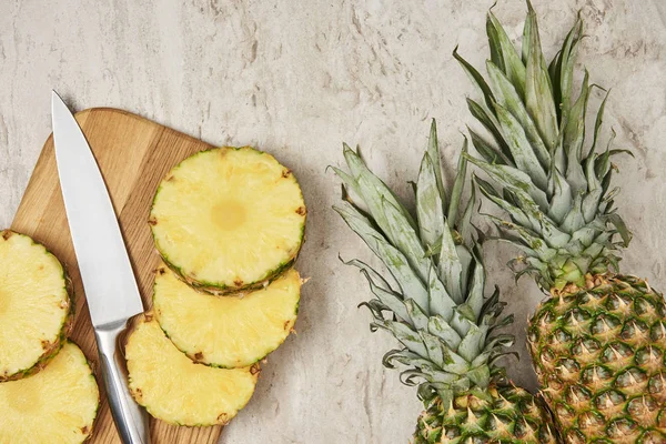 Top View Whole Sliced Pineapples Marble Table — Stock Photo, Image