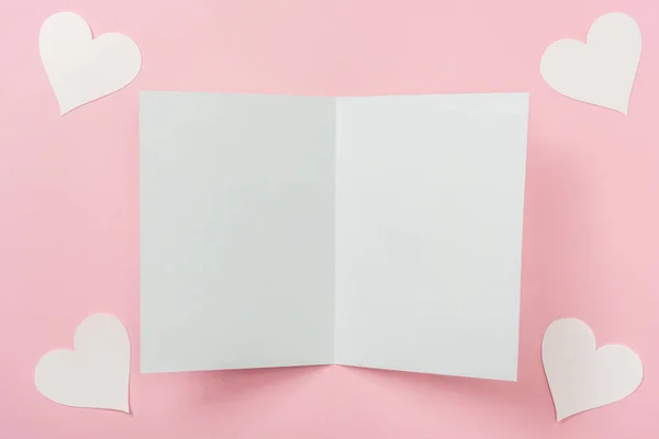 Blank Greeting Card White Paper Hearts Pink Background — Stock Photo, Image