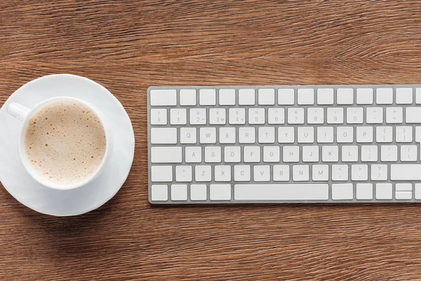 Top View Coffee Cup Portable Keyboard Wooden Background — Stock Photo, Image