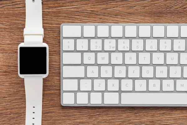 Felülnézet Smartwatch Üres Képernyő Billentyűzet Fából Készült Háttér — Stock Fotó