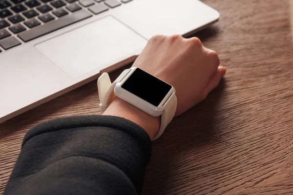 Cropped View Woman Wearing White Smartwatch Blank Screen — Stock Photo, Image