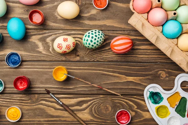 Vista Dall Alto Uova Pasqua Dipinte Tavolozza Dei Colori Vernici — Foto Stock