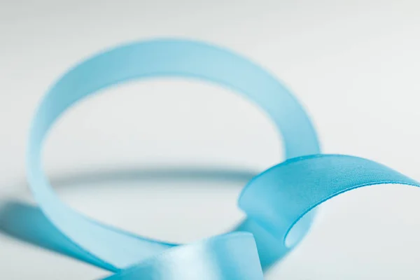 Close Curved Blue Satin Ribbon Grey Background — Stock Photo, Image