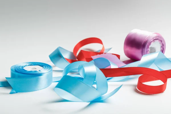 Curved Blue Red Purple Satin Ribbons Spools Grey Background — Stock Photo, Image