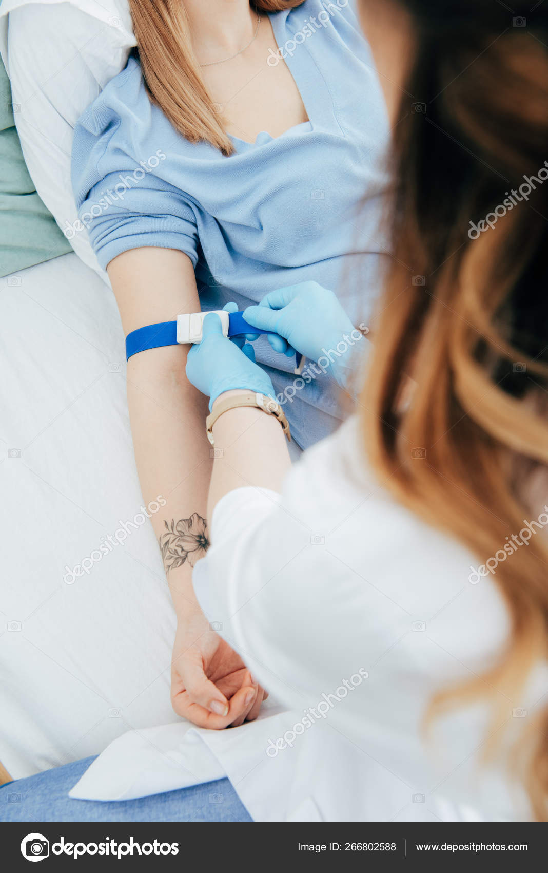 Partial View Doctor Using Tourniquet Blood Test Hospital — Stock Photo © MicEnin 266802588