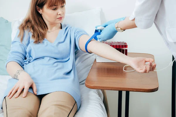 Partial View Doctor Using Tourniquet Blood Test Hospital — Stock Photo, Image