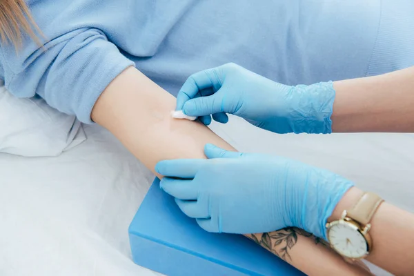 Cropped View Doctor Preparing Donor Blood Donation — Stock Photo, Image