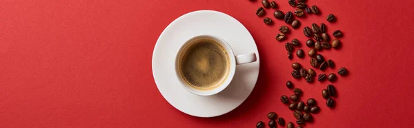 Ízletes Kávé Vörösben Pörkölt Bab Közelében Panoráma Lövés — Stock Fotó