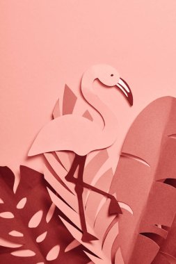 pembe arka plan üzerinde kağıt kesilmiş palmiye yaprakları üst görünümü