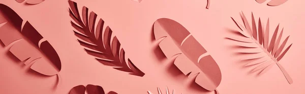 ピンクの背景に紙カットヤシの葉のパノラマショット シームレスなパターン — ストック写真