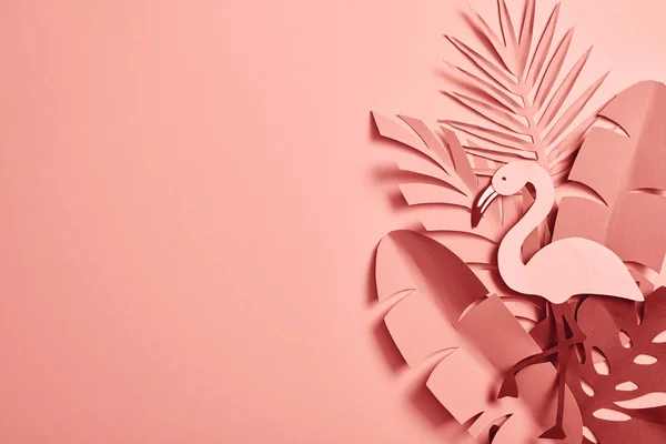 Вид Зверху Паперове Вирізане Пальмове Листя Декоративне Фламінго Рожевому Фоні — стокове фото