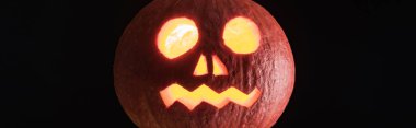 siyah izole balkabağı ürkütücü oyma Halloween fener panoramik çekim