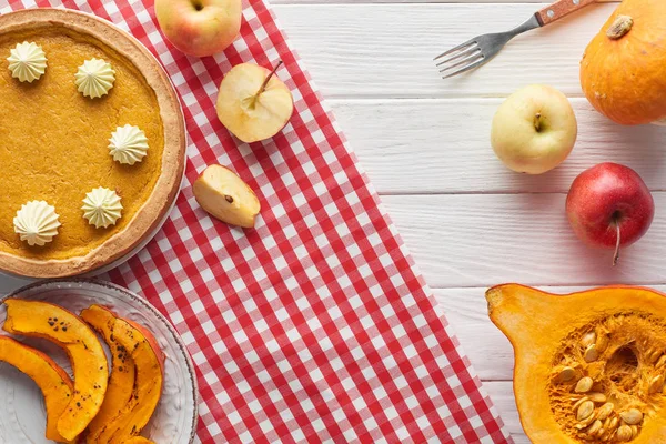 Delicious Pumpkin Pie Whipped Cream Checkered Napkin Baked Raw Pumpkins — Stock Photo, Image