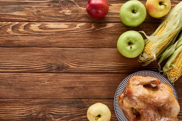 Top View Roasted Turkey Apples Corn Served Wooden Table Thanksgiving — 스톡 사진