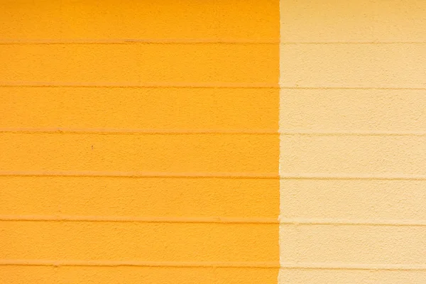 Vista de primer plano de fondo texturizado naranja y beige en blanco - foto de stock