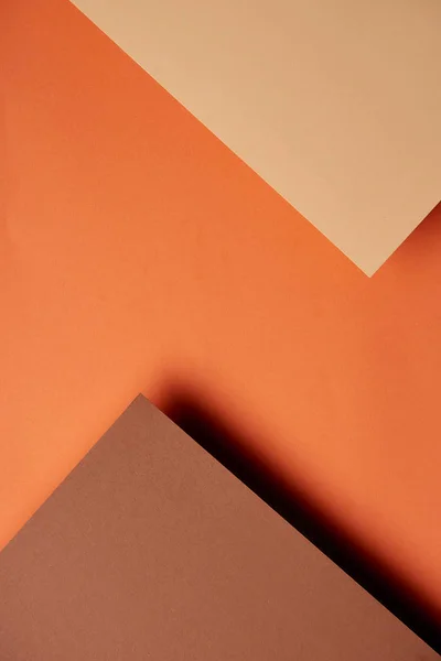 Аркуші паперу у фоновому режимі коричневий і помаранчевих тонах — стокове фото